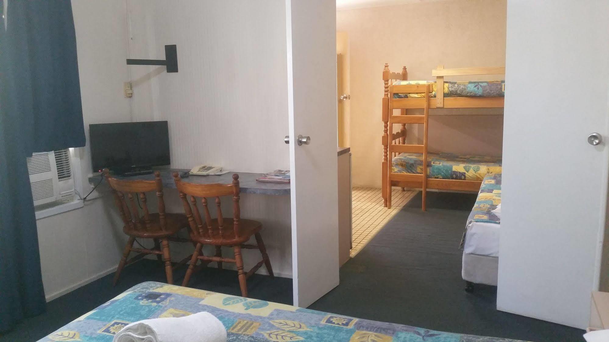 Bundaberg Coral Villa Motor Inn エクステリア 写真